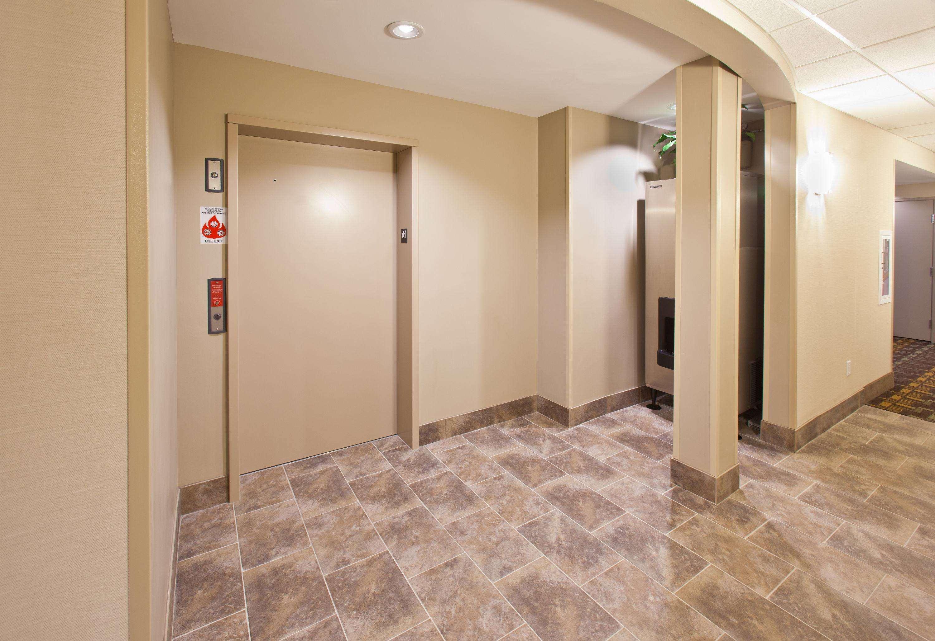 Americinn By Wyndham Fairfield Экстерьер фото