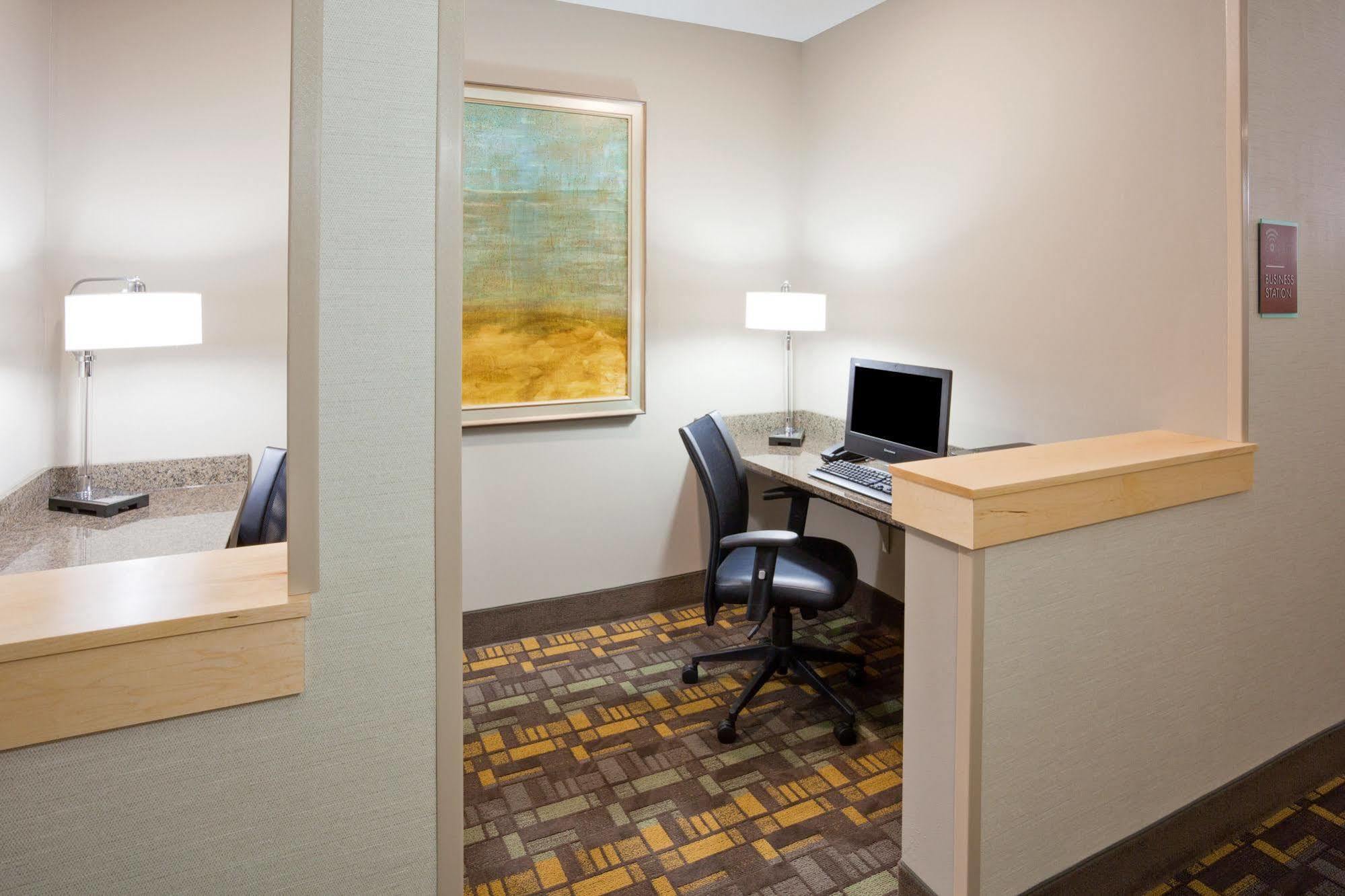 Americinn By Wyndham Fairfield Экстерьер фото